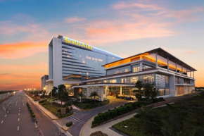 Отель Solaire Resort & Casino - Staycation Approved  Манила